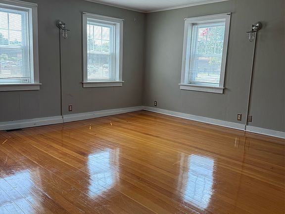 3rd image of 592-594 Main St #3