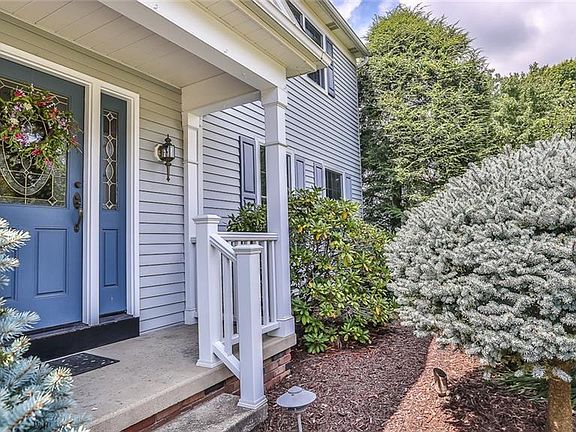 4th image of 492 Gresham Dr