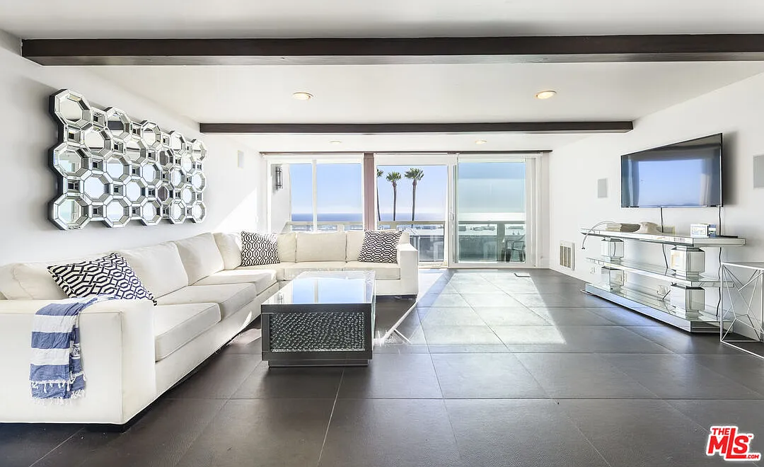 2 bed, 2.0 bath, 995 sqft, $5,000 — Photo 1