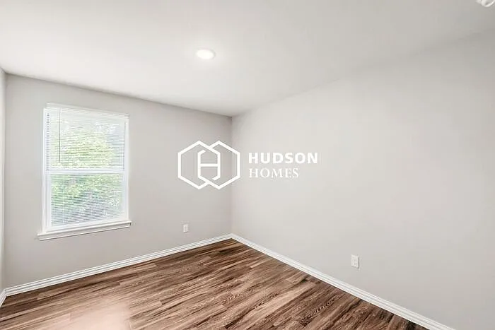 229 De Haven St #B — Photo 7