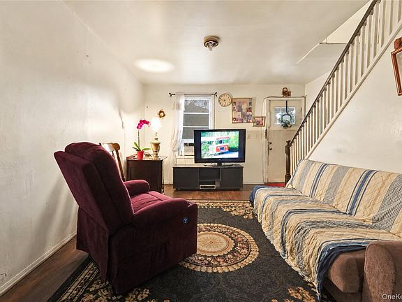 4th image of 243 Schenck Avenue