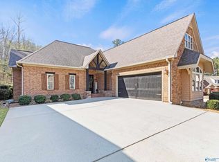 97 Turning Leaf Dr, Union Grove, AL 35175