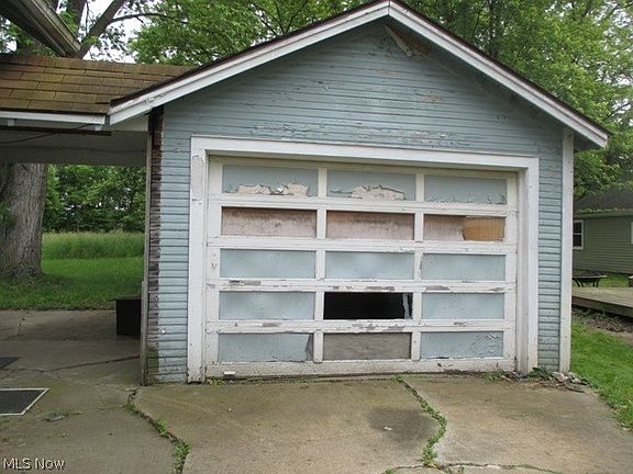 4th image of 233 Champion Ave W