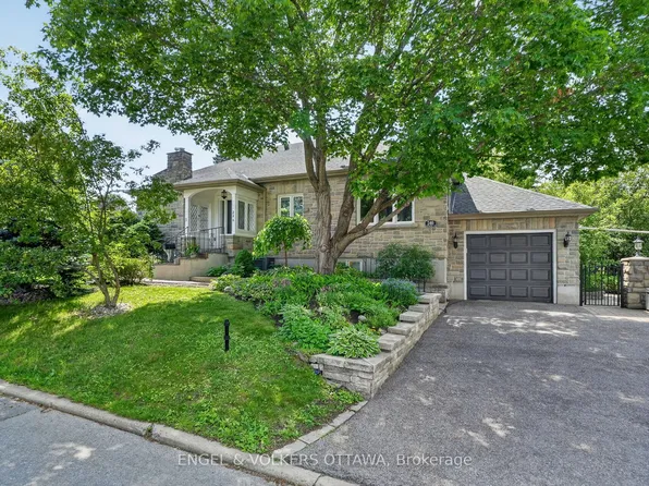 246 Mountbatten Ave, Ottawa, ON K1H 5V7