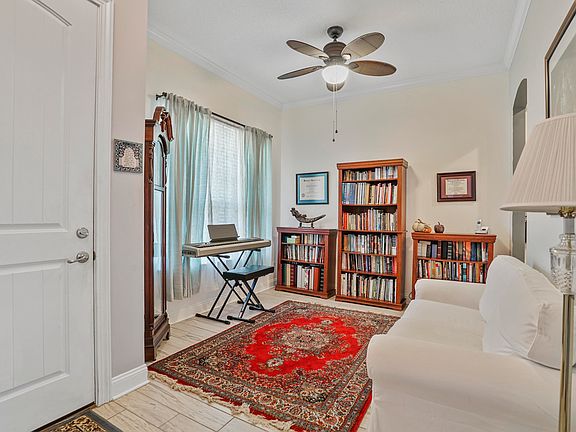 3rd image of 260 Deportivo Dr