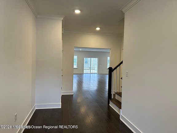 5th image of 903 Navigator Ave