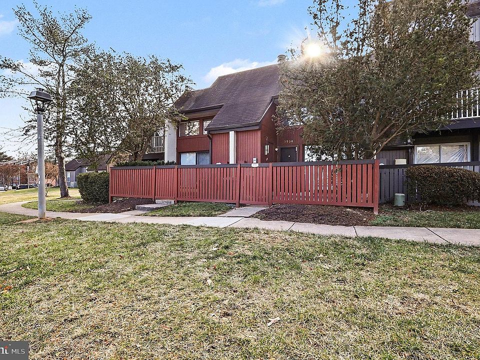 1st image of 3936 Woodhue Pl #21