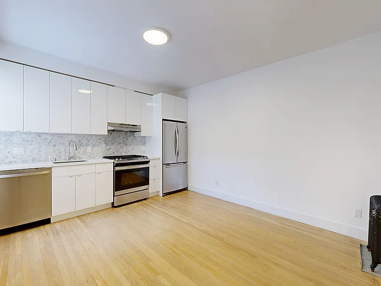 2942 Franklin St #9 — Photo 2