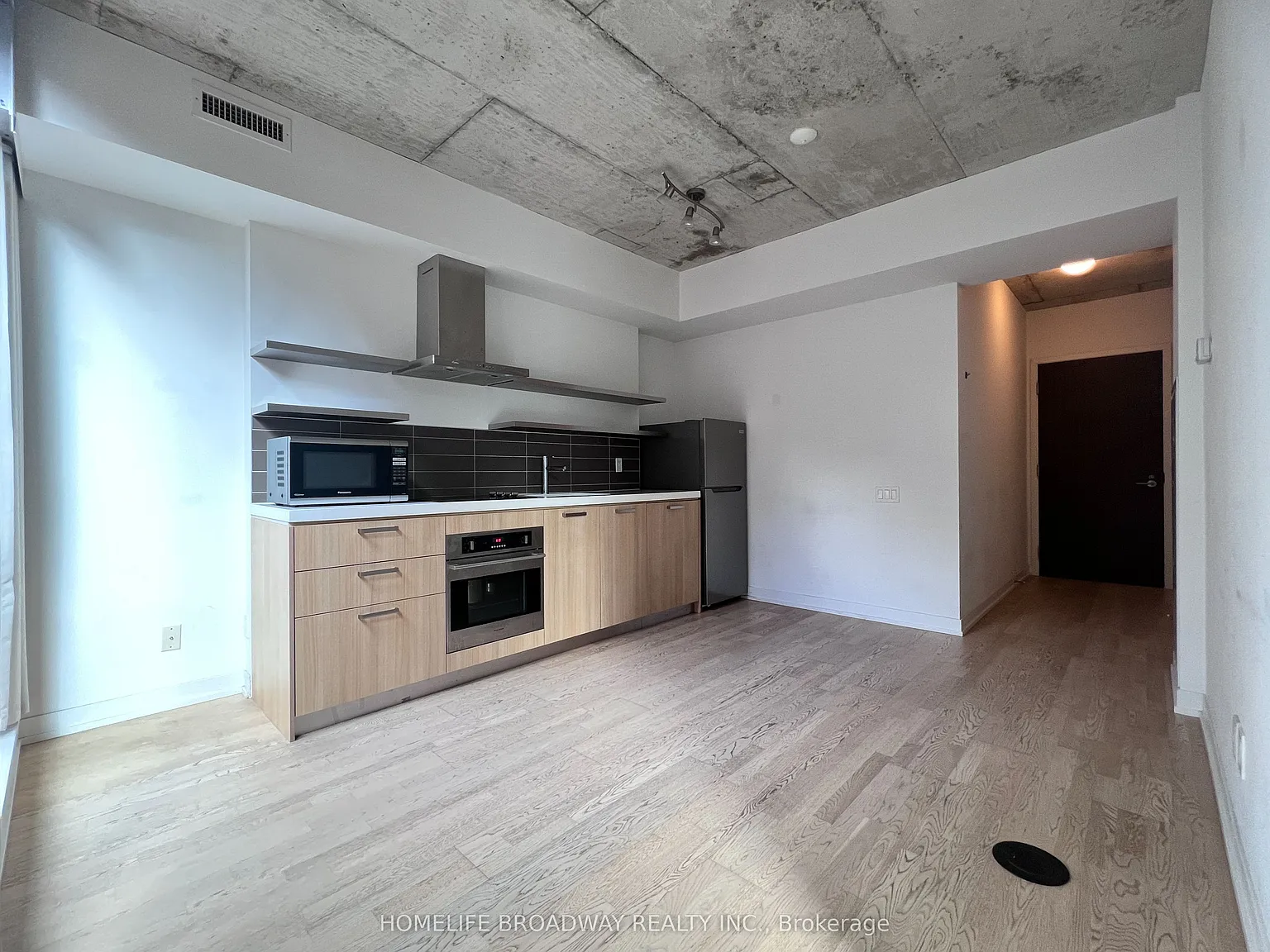 560 King St W — Photo 3