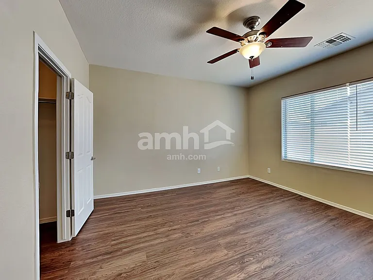 11602 W Grant St — Photo 10