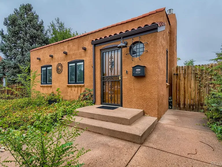 1450 Olive St — Photo 2