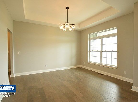 3rd image of 849 Coventry Cir S