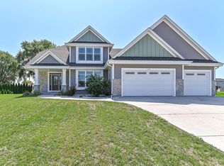 1515 E Maple View Dr, Oak Creek, WI 53154