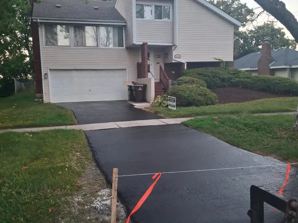 3204 Fountainbleau Dr, Hazel Crest, IL 60429