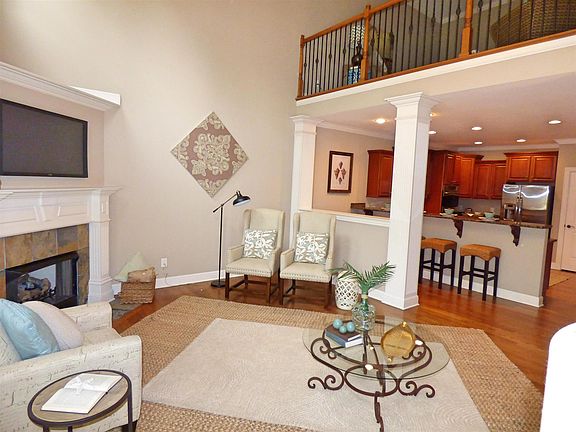 3rd image of 109 Brilliantine Cir