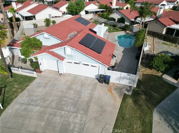 985 Basalt Ct, Hemet, CA 92543