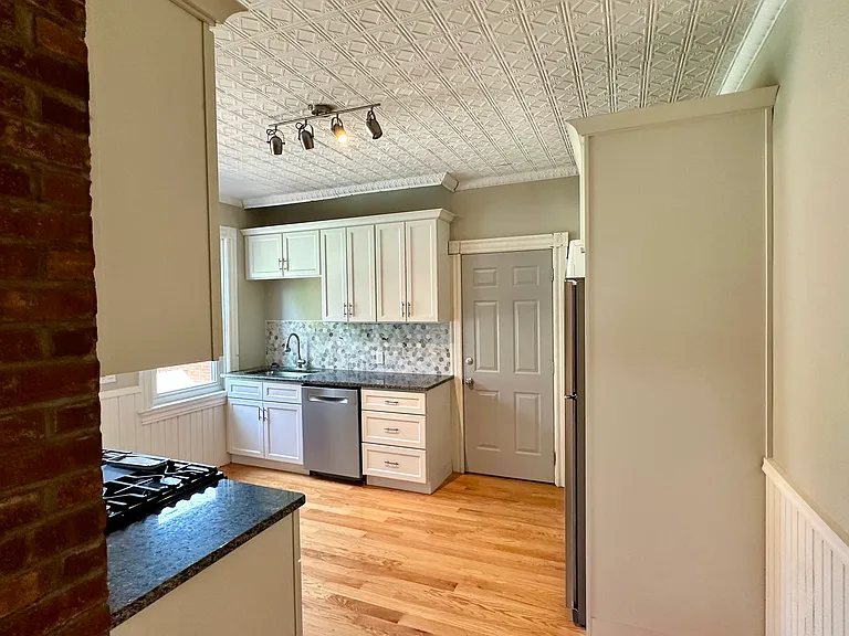 12 E George St #1 — Photo 10