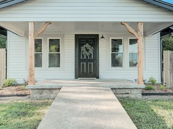 104 E Pine St S, Skiatook, OK 74070