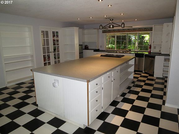 3rd image of 5914 NE 65th Ct