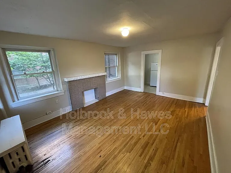 200 E Laurel St — Photo 6