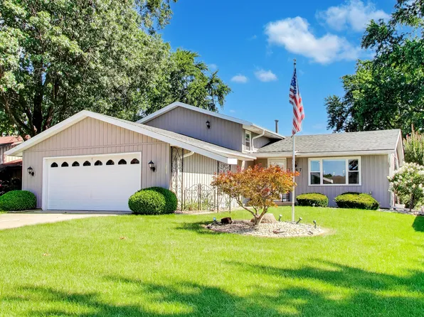 8787 Mathews Ln, Crown Point, IN 46307