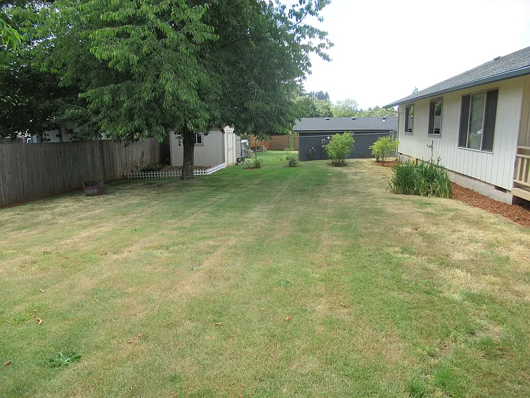 450 Lori Ave SE — Photo 6