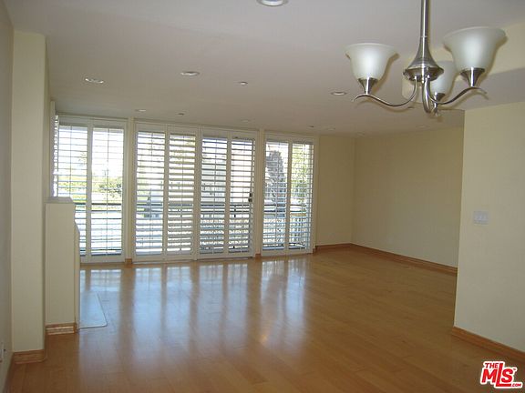 3rd image of 1917 Selby Ave APT 401