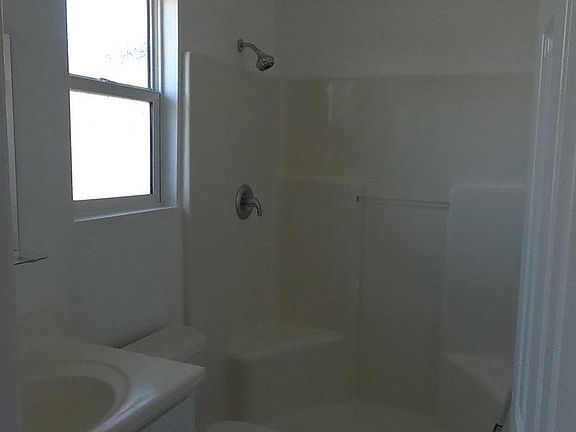 3rd image of 613 Claire Ave