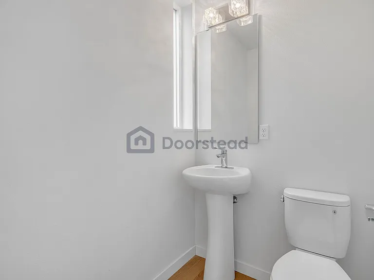 4226 Evanston Ave N — Photo 27