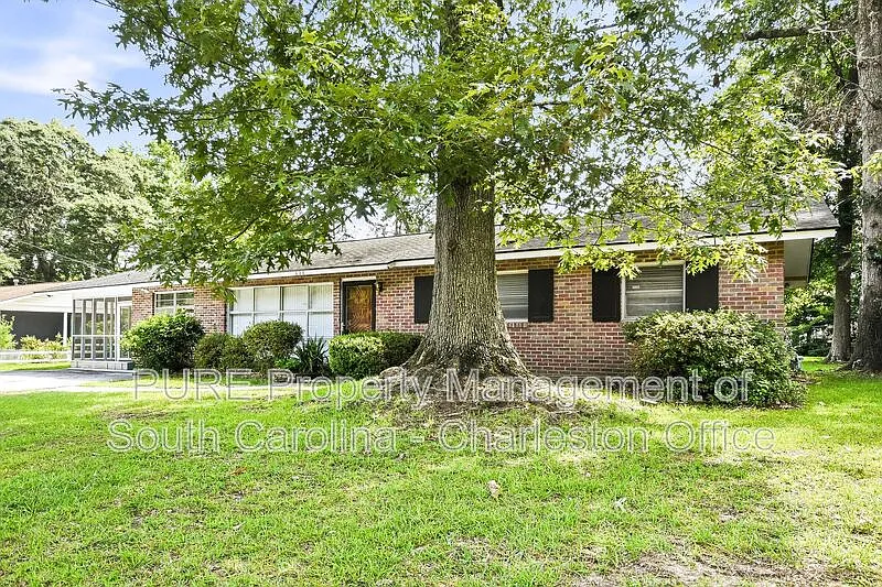 3 bed, 2.0 bath, 1600 sqft, $3,350 — Photo 2