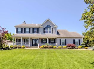 17 Island Trl, Mount Sinai, NY