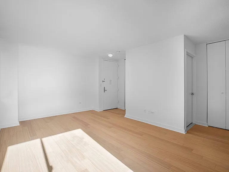 200 W 60th St #7C — Photo 6