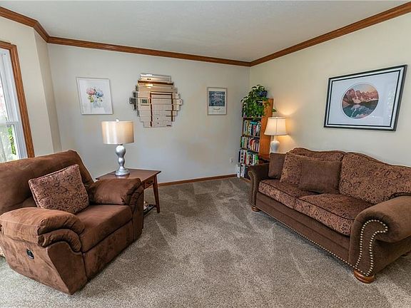 3rd image of 210 Newfield Cir