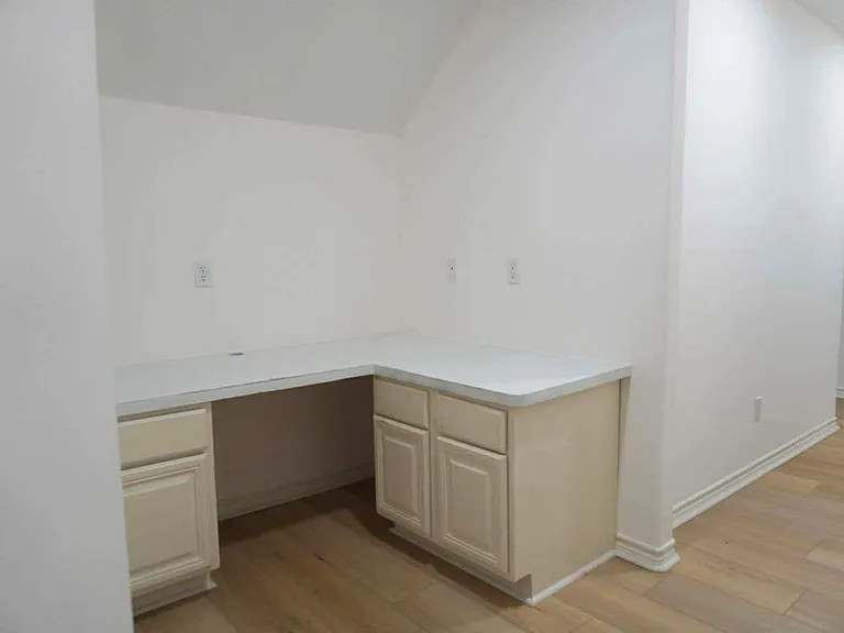 7916 Comal St — Photo 18