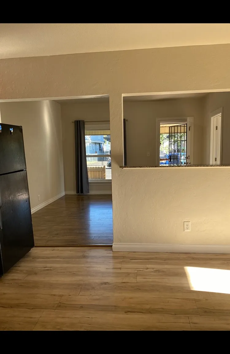 3 bed, 780 sqft, $2,200 — Photo 4
