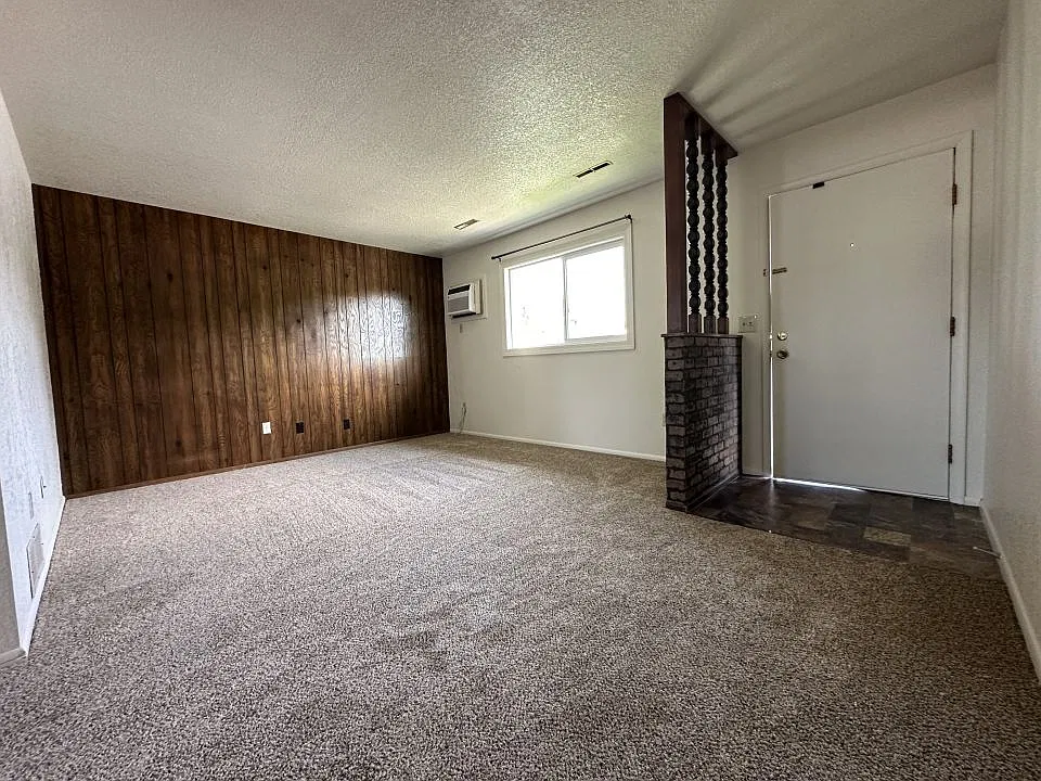 2 bed, 1.0 bath, 900 sqft, $1,025 — Photo 2