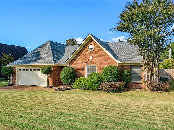 2nd image of 413 Shelley Renee Ln