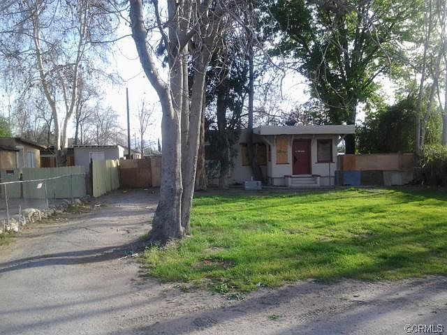 2nd image of 1095 E 3rd St