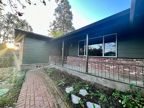 2nd image of 128 Sylvan Vista Dr
