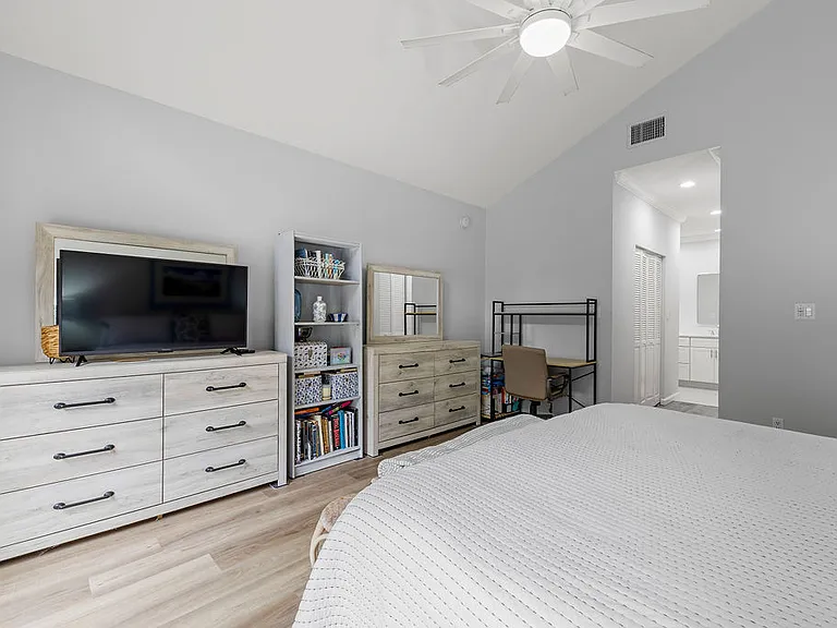 300 S Peppertree Dr — Photo 12