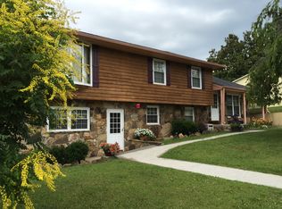 127 Stout Ln, Jacksboro, TN 37757