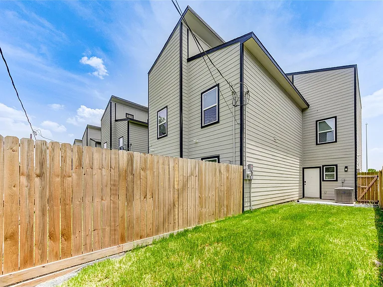 8157 Tate St #B — Photo 23