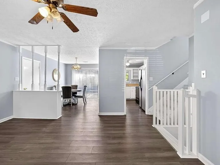 597 Wilmont Dr — Photo 2