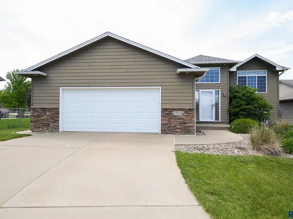 5709 S Kerry Ave, Sioux Falls, SD 57106