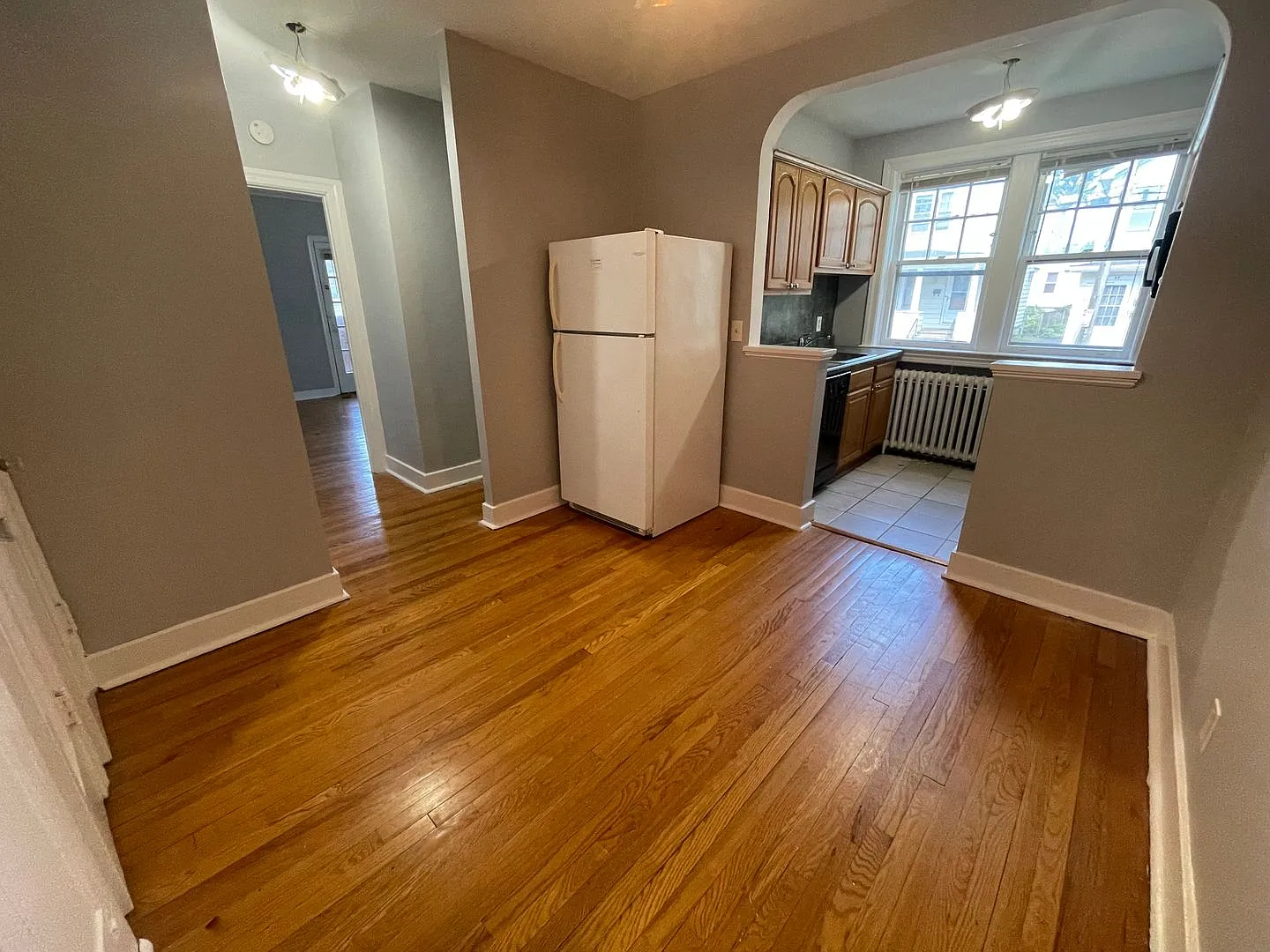 101 Winnie St — Photo 2