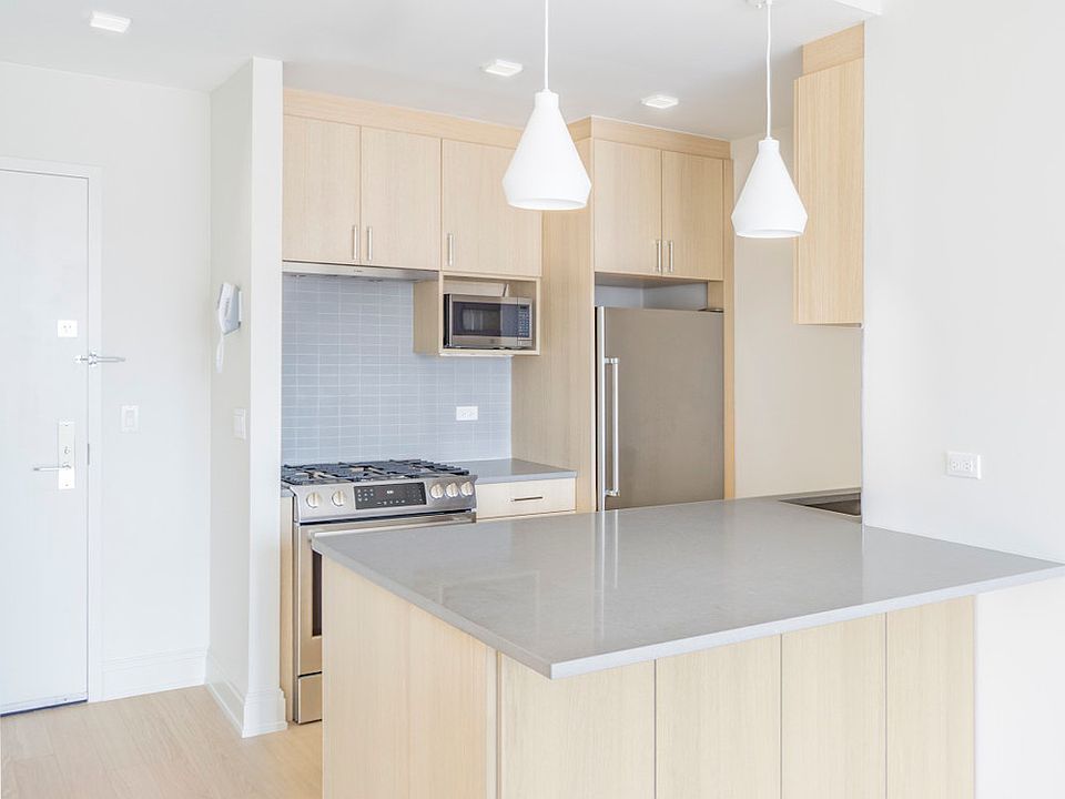 1st image of 1 Columbus Pl APT S32h