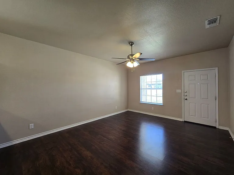 1101 Grace Point Dr #B — Photo 12