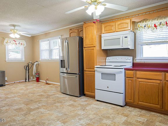 3rd image of 139 Miller Ave