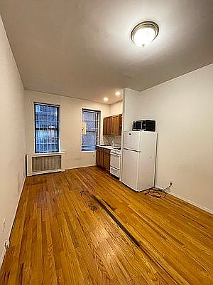 2nd image of 221 E 85th St #5A