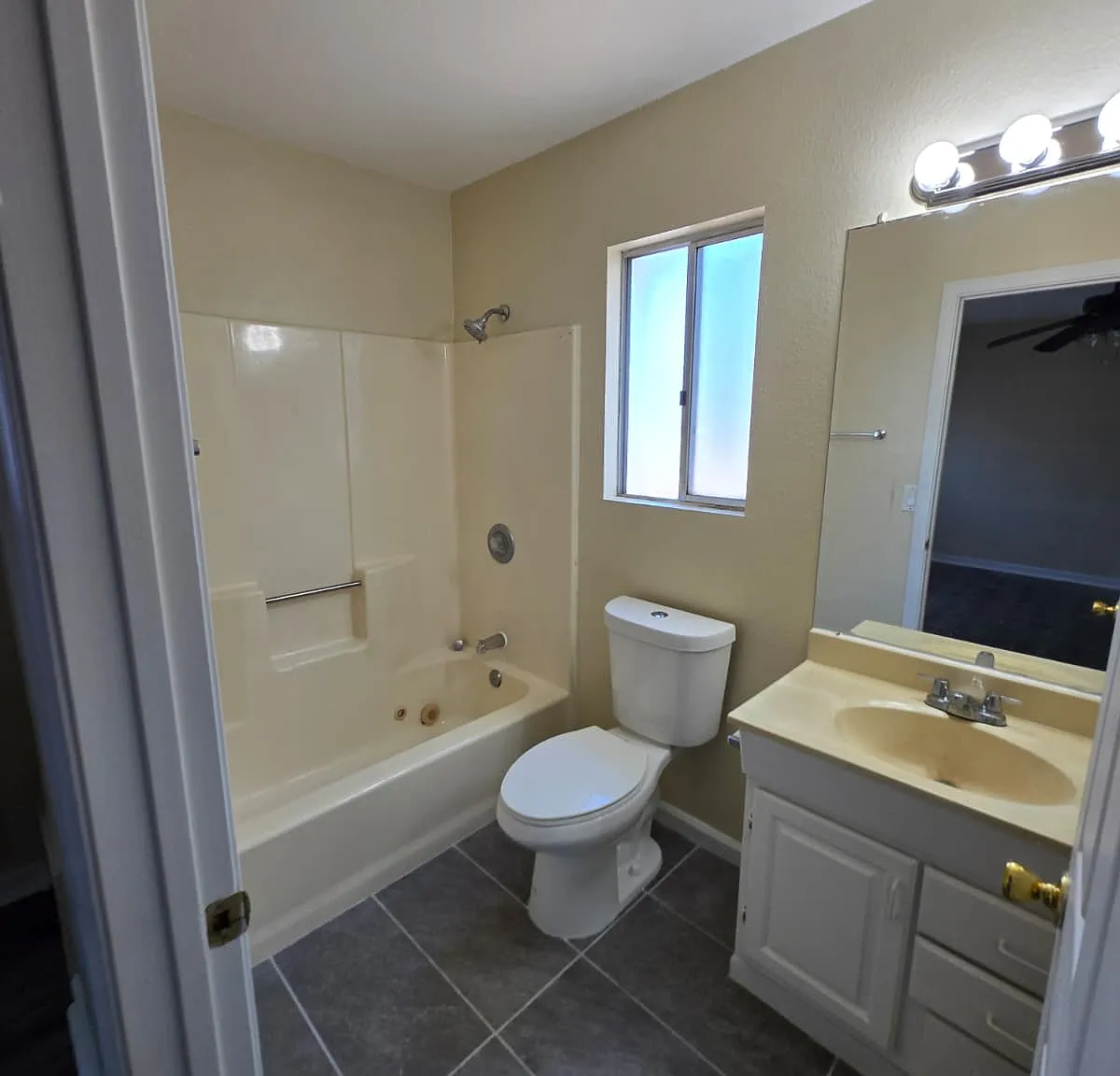5 bed, $5,549 — Photo 3